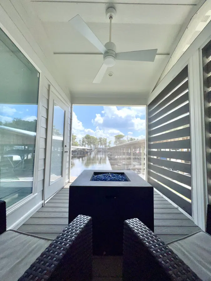 The Dockside House - Pet friendly Lakeside Tiny Home in Clermont 15