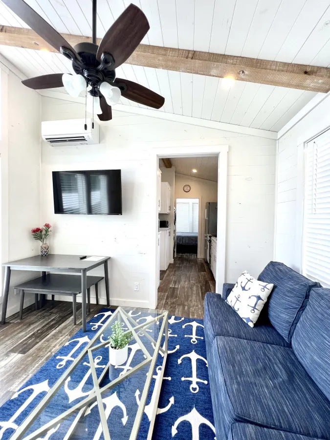 The Dockside House - Pet friendly Lakeside Tiny Home in Clermont 6
