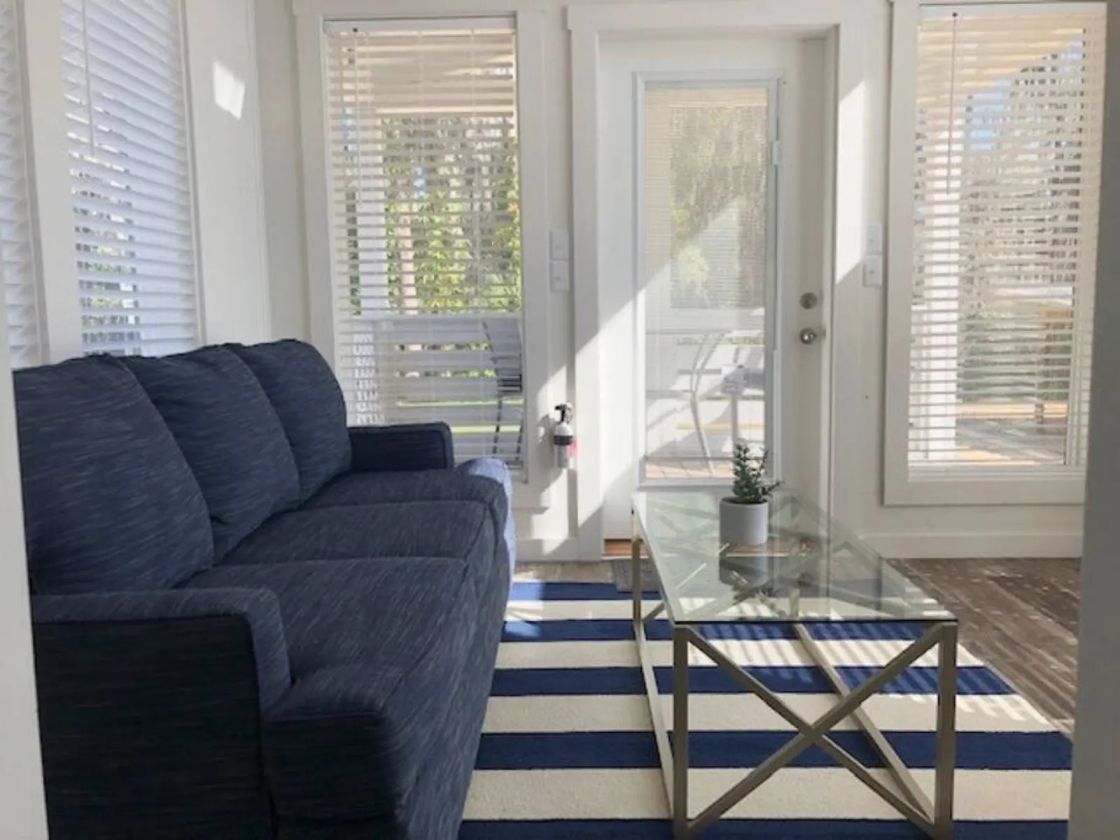 The Dockside House - Pet friendly Lakeside Tiny Home in Clermont 7