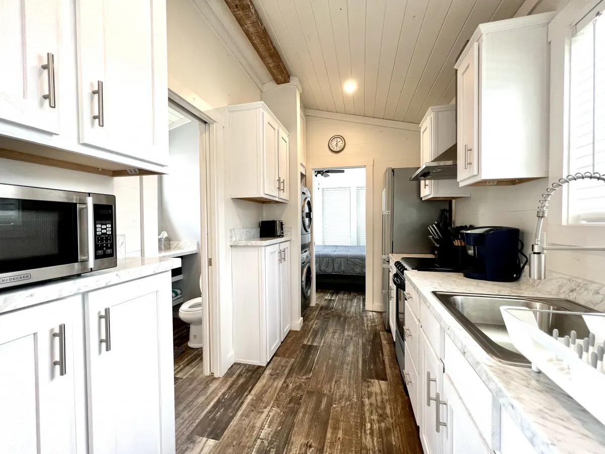 The Dockside House - Pet friendly Lakeside Tiny Home in Clermont 8