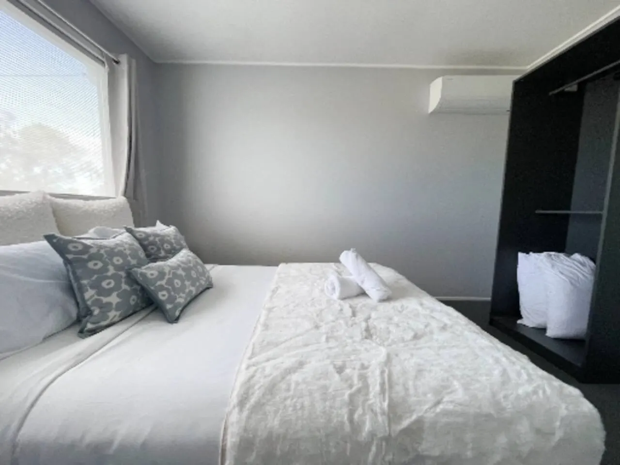 Sunlit 3BR Upstairs Living at Licola 16