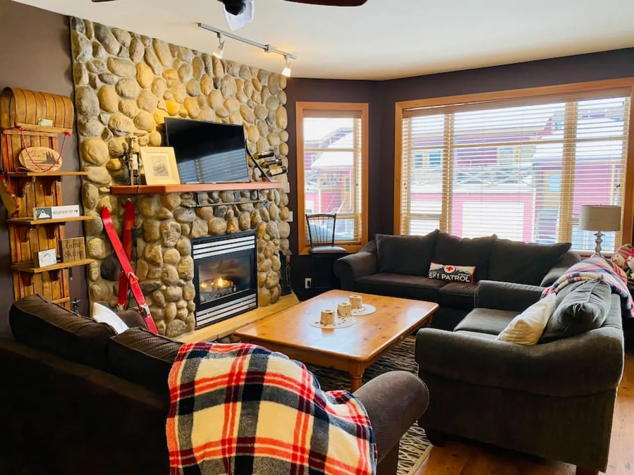 Apex Mountain ~ Lazy Bear Lodge - BC Reg#PM023602758