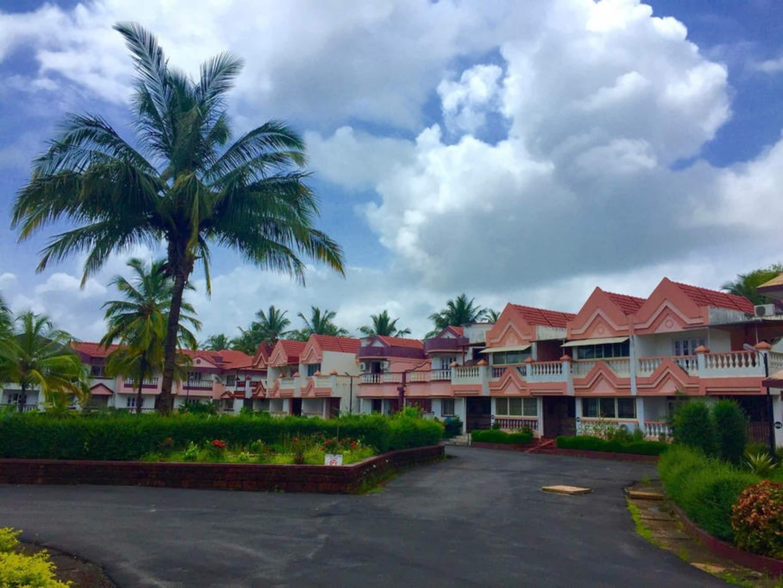 Beachside Bliss: Beach-100m walk 20