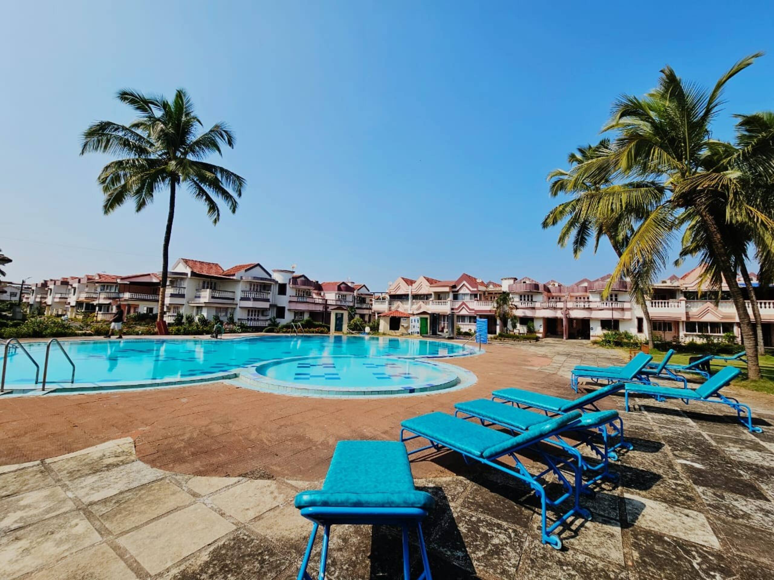 Beachside Bliss: Beach-100m walk 25