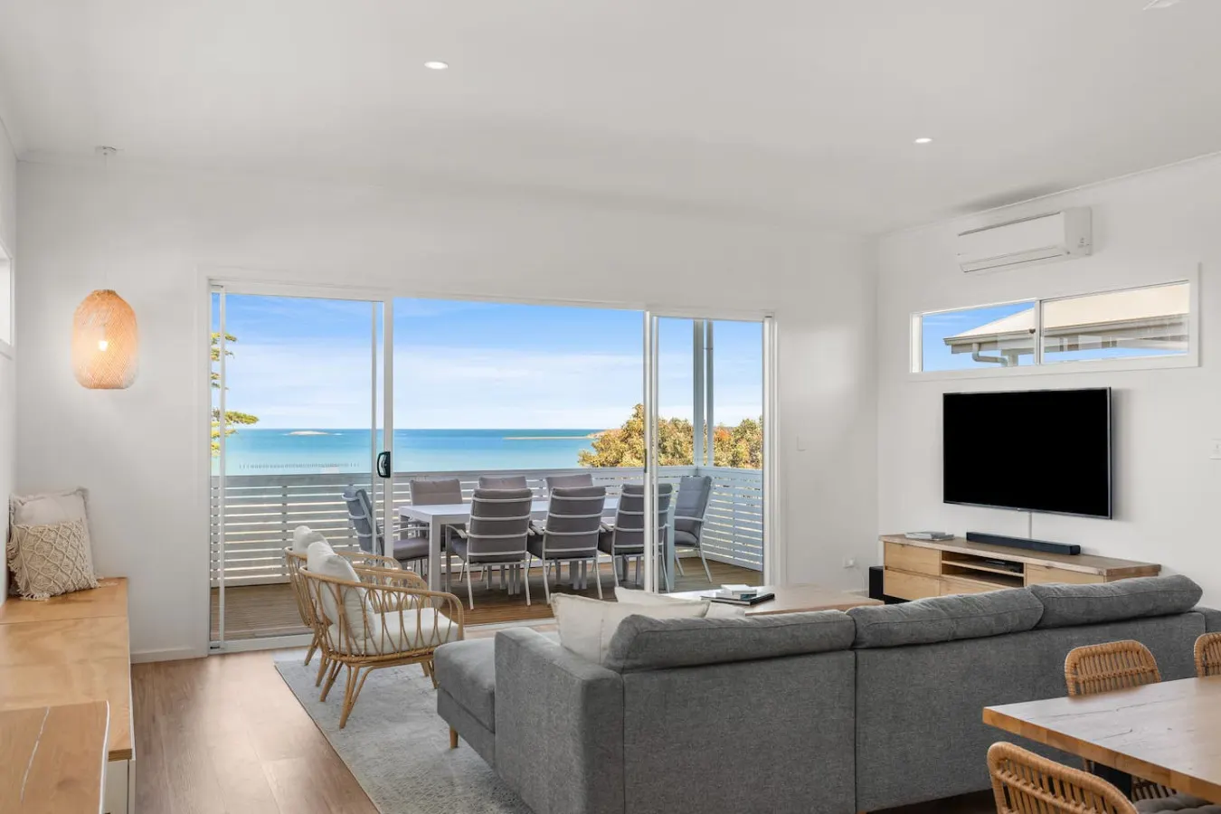 Pipe Dreams—Stunning Ocean Views by Victor Harbor