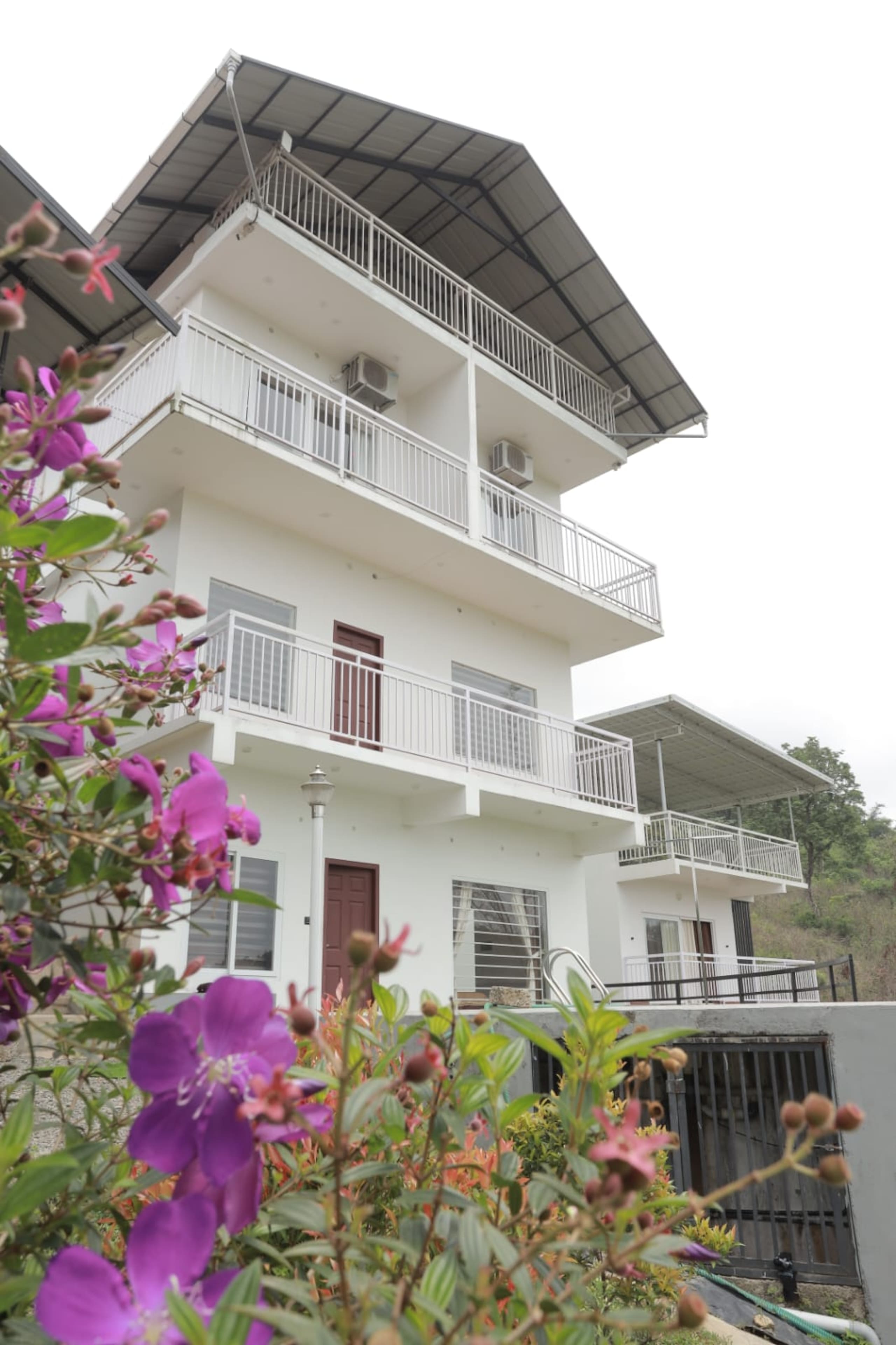 Premium 4BHK+2BR VILLA in vagamon with pool 8
