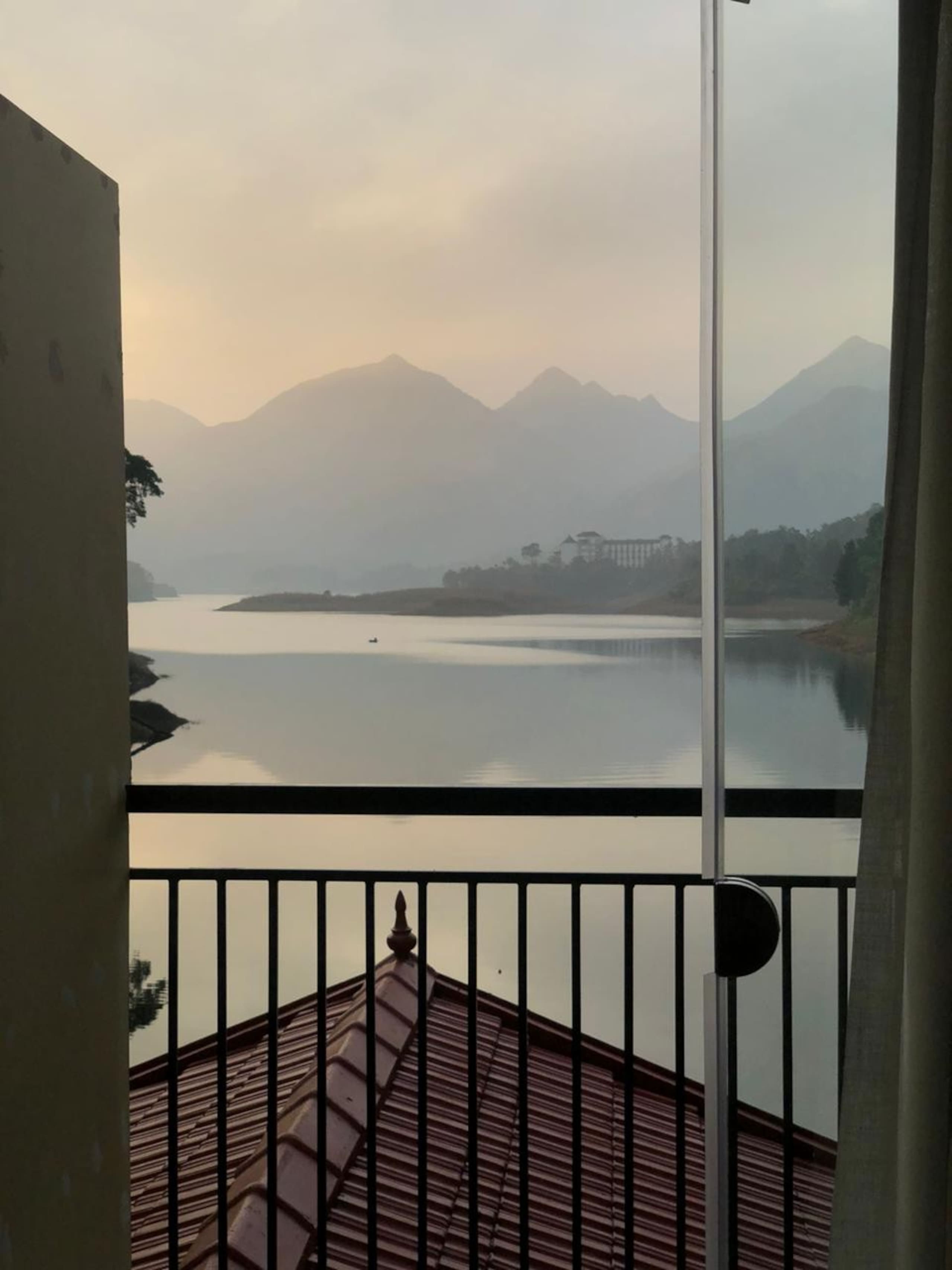 Wake up to the mountain views at Airfresh Villas 7