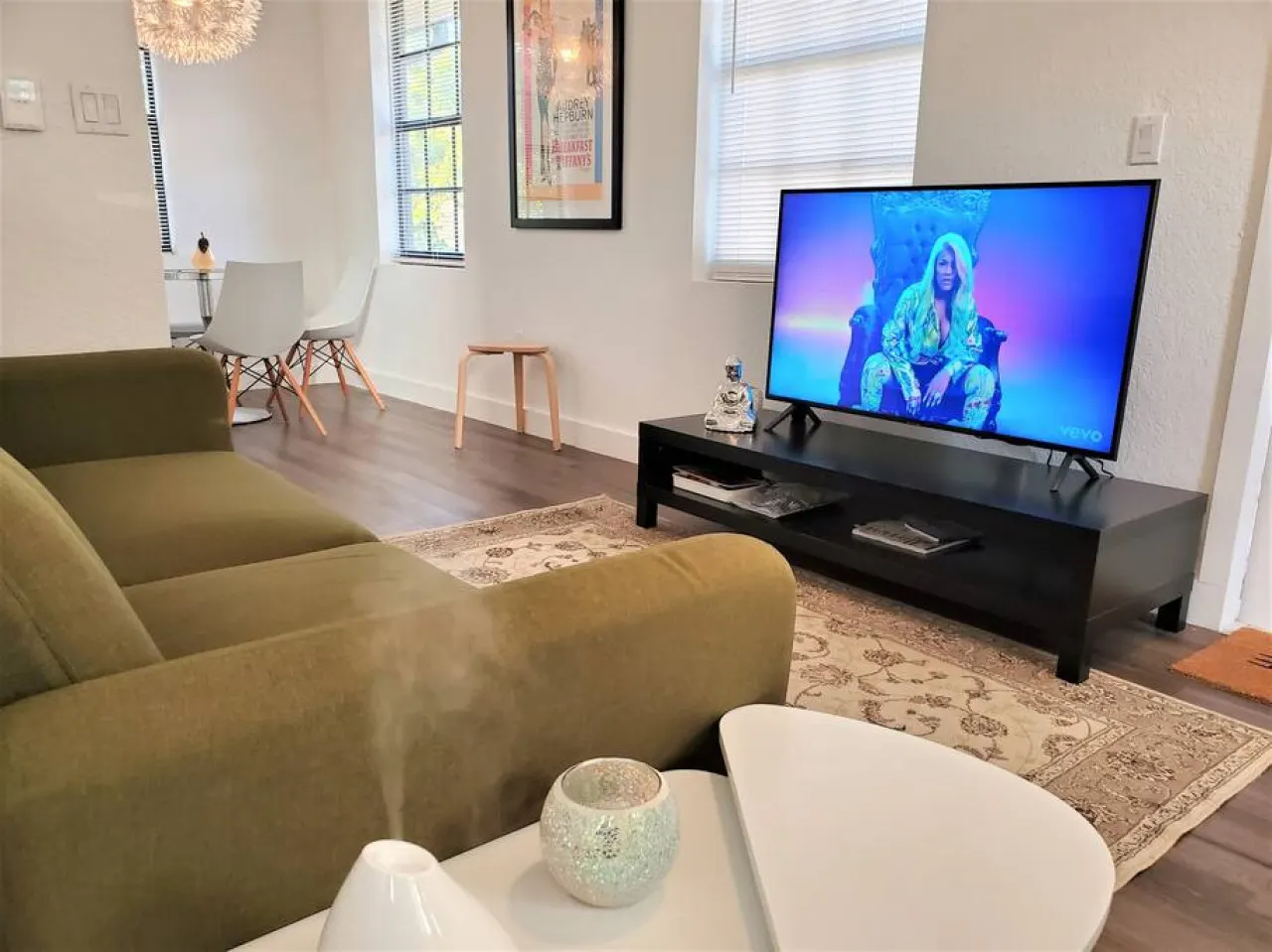 Stylish Miami 2BR - King Bed - Sleeps 4 — photo 2