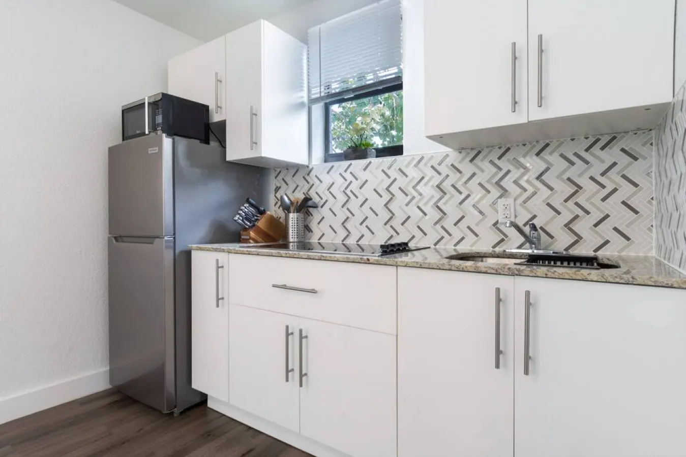 Stylish Miami 2BR - King Bed - Sleeps 4 — photo 5