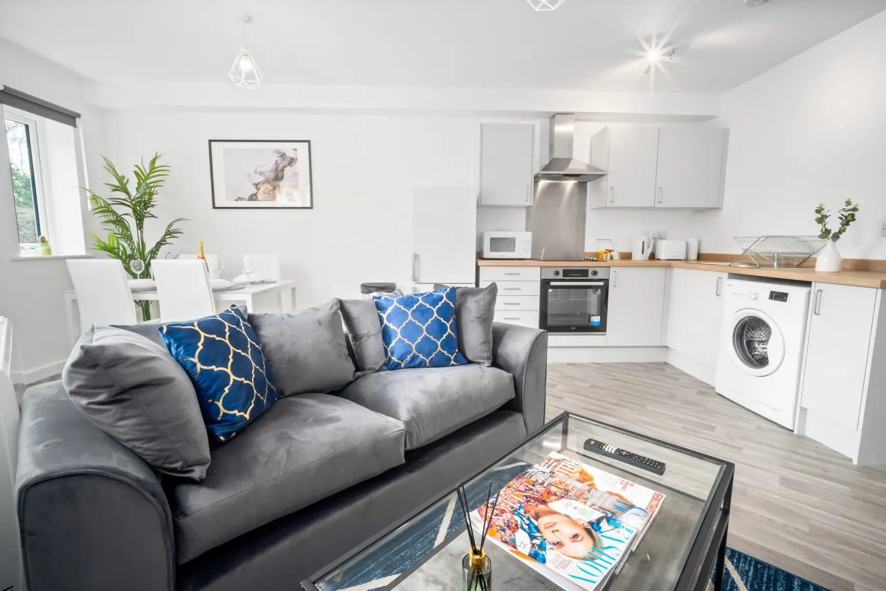Stylish 2 Bed Apartment - Parking - Smart TV - WIFI