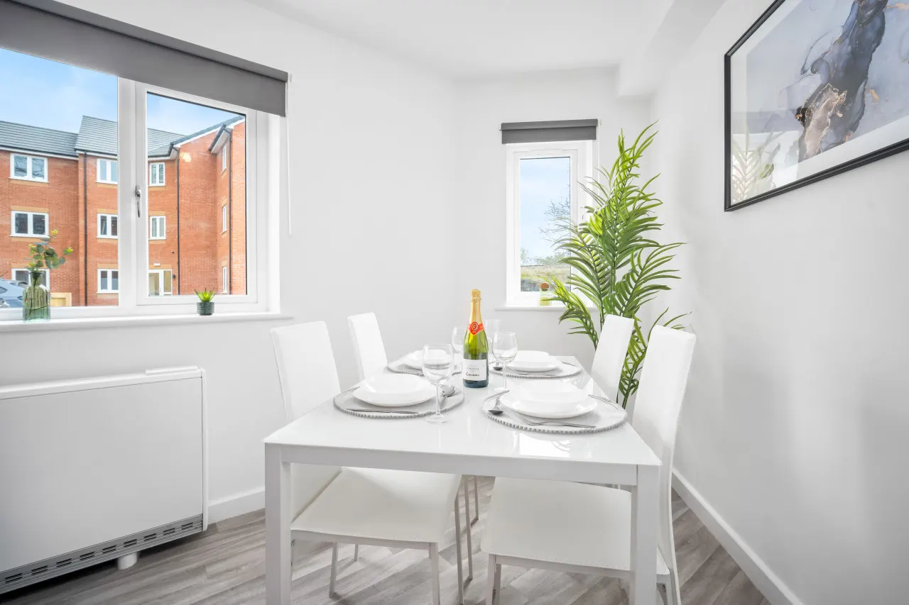 Stylish 2 Bed Apartment - Parking - Smart TV - WIFI 9