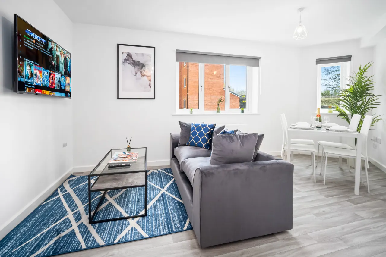 Stylish 2 Bed Apartment - Parking - Smart TV - WIFI 6