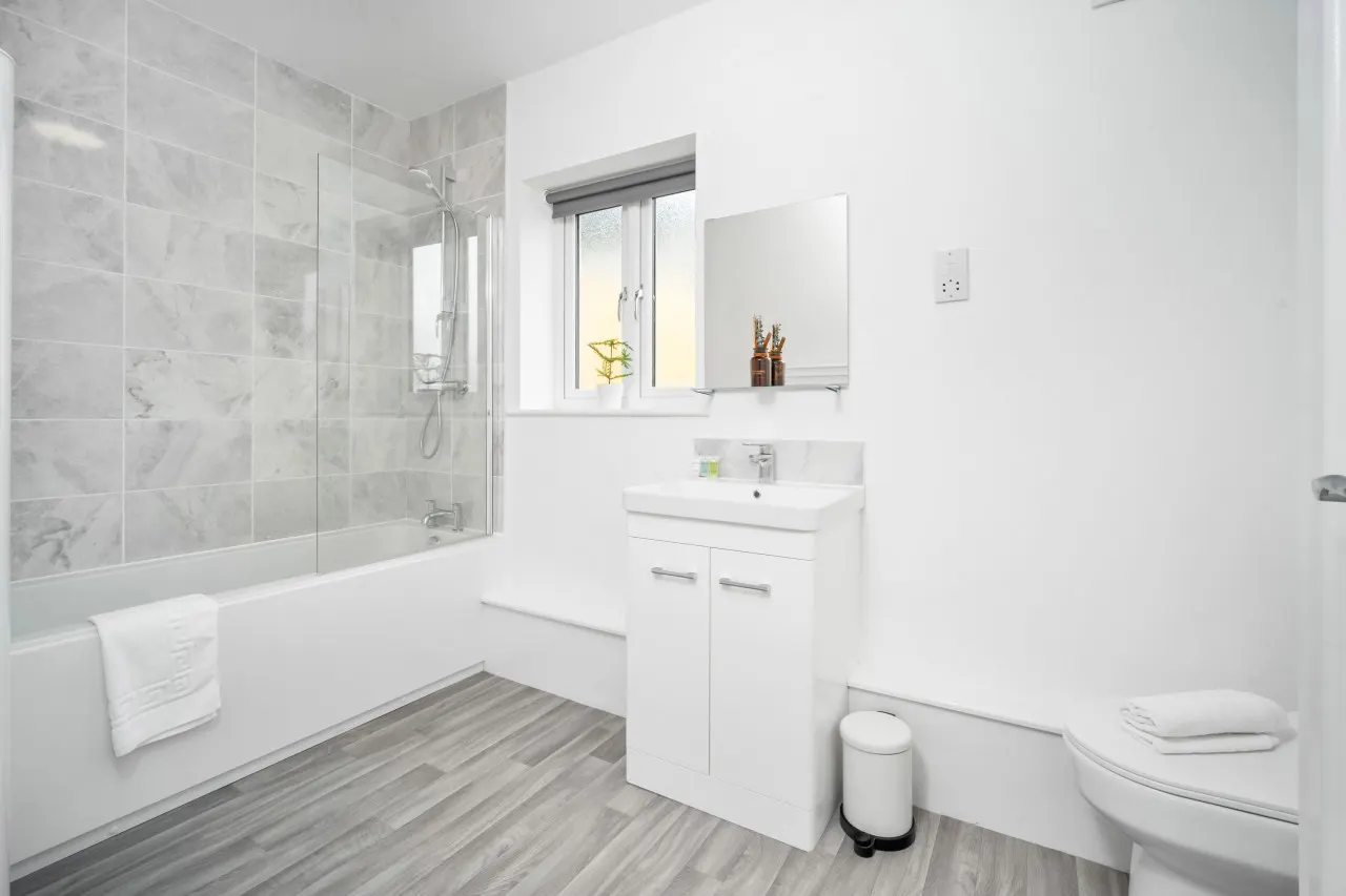 Stylish 2 Bed Apartment - Parking - Smart TV - WIFI 7