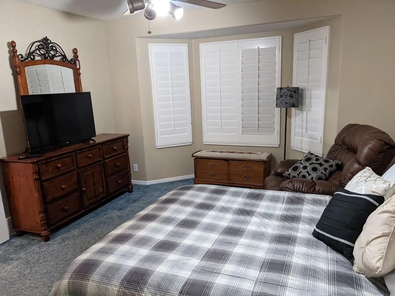 Beautiful Large Residential Home 16