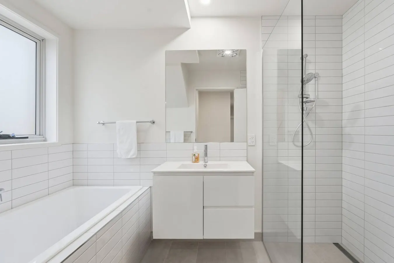 Stylish Rosetta Waterview Stay 16