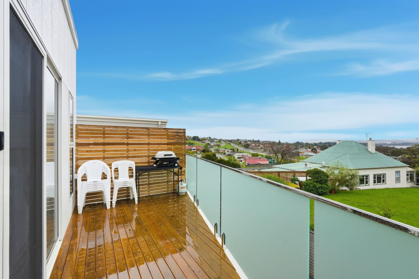 Stylish Rosetta Waterview Stay — photo 3