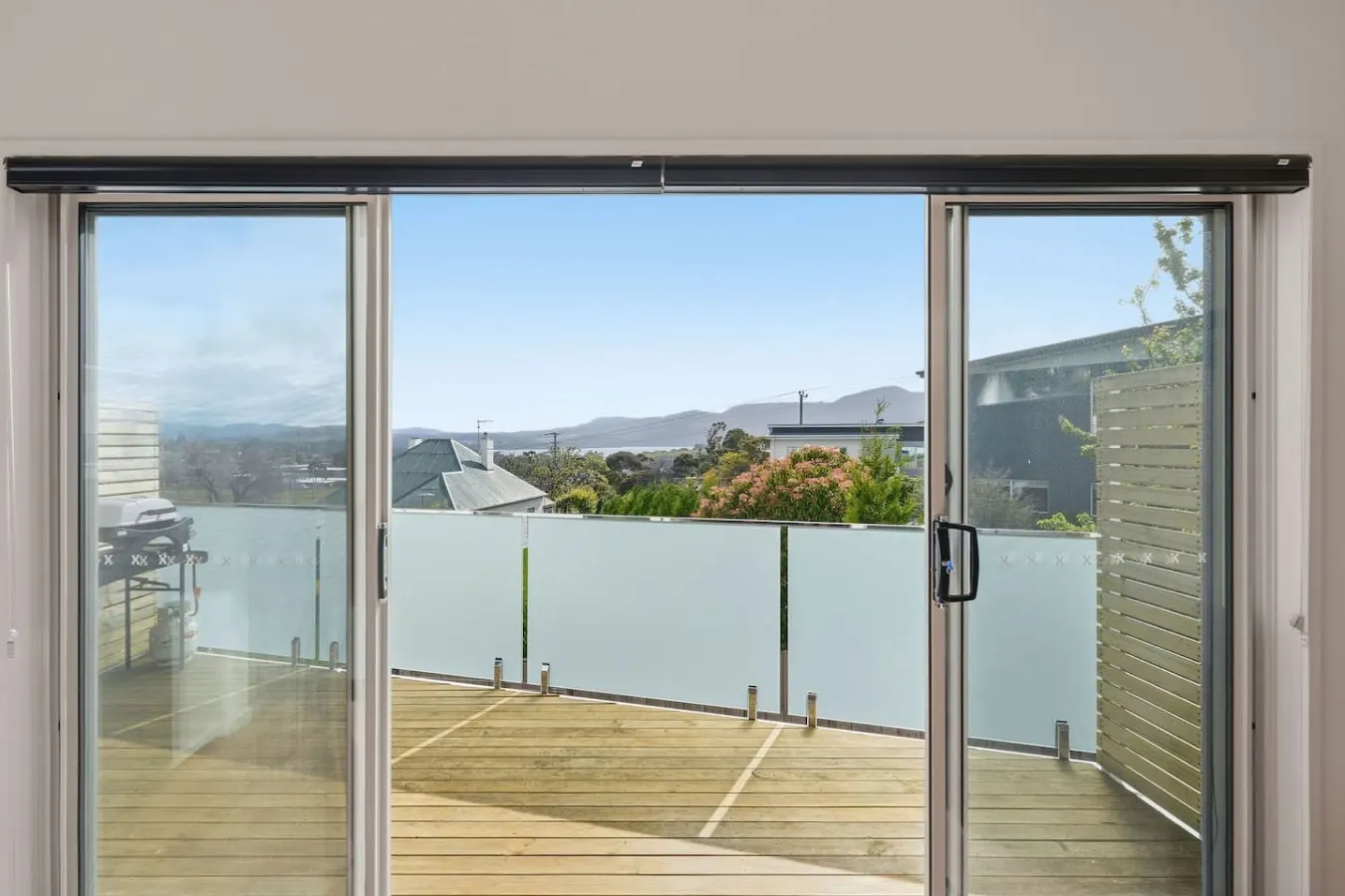 Stylish Rosetta Waterview Stay 7
