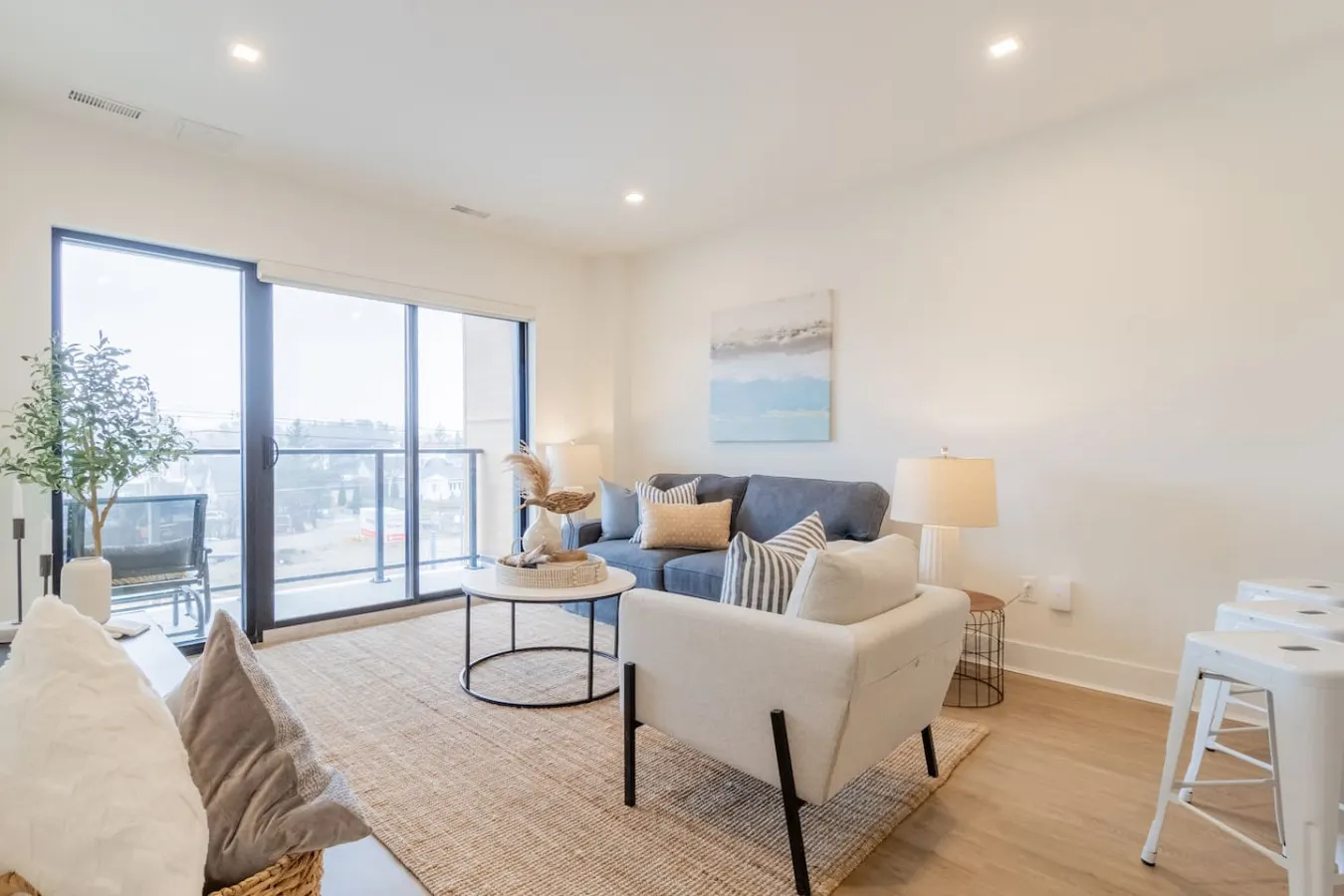 2 bedroom condo- Hot Tub, 1 min to beach - 301