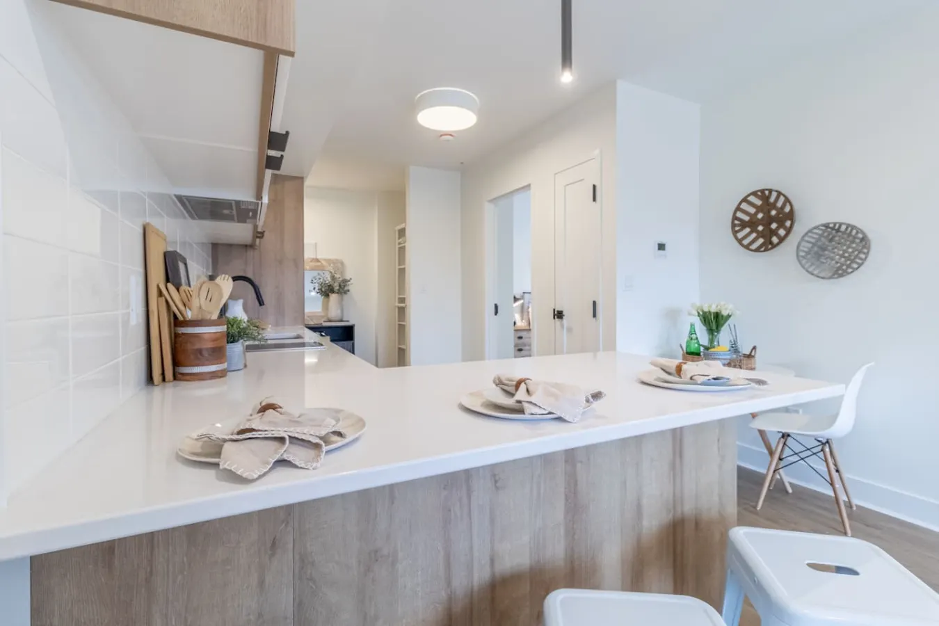 2 bedroom condo- Hot Tub, 1 min to beach - 301 9