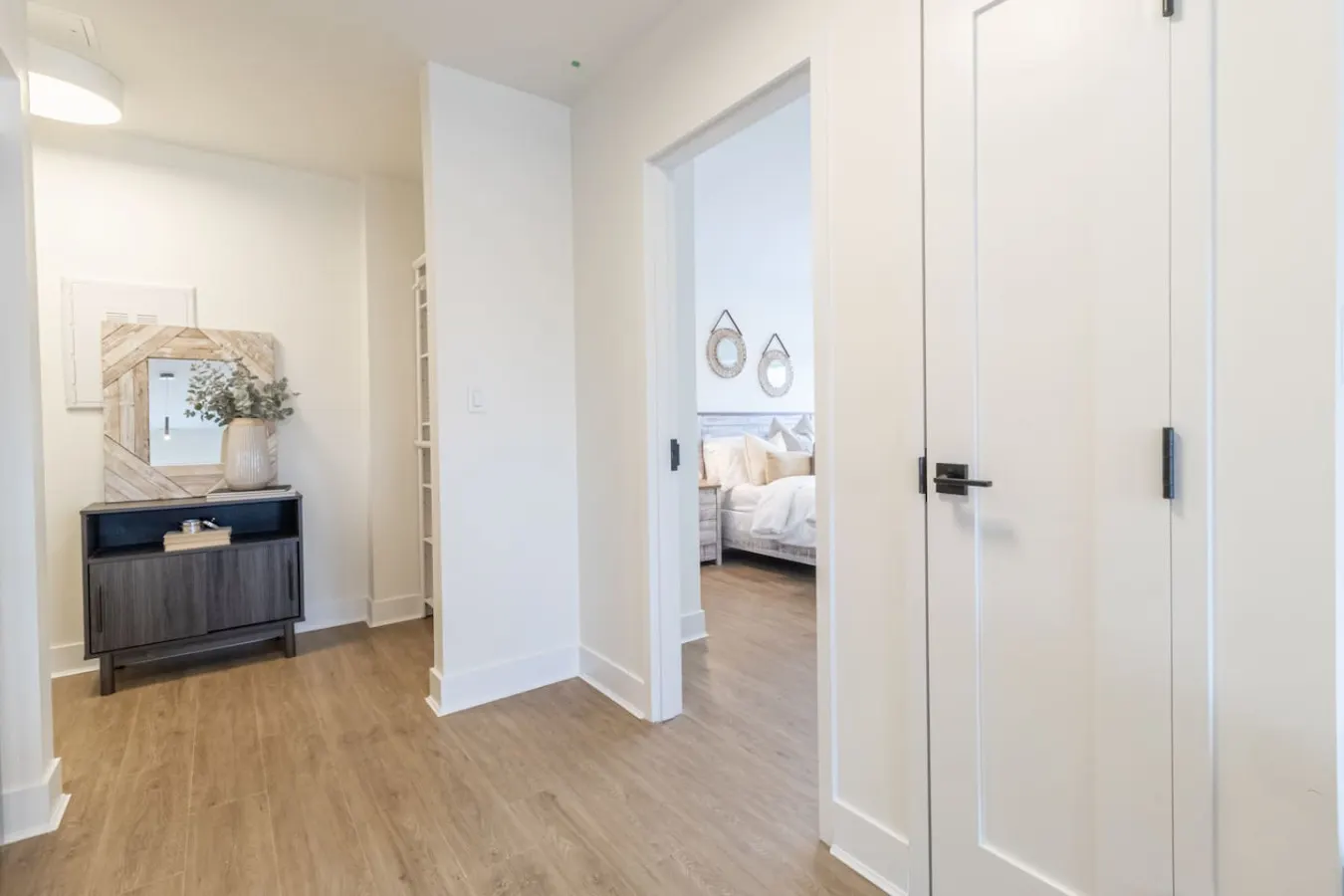 2 bedroom condo- Hot Tub, 1 min to beach - 301 10