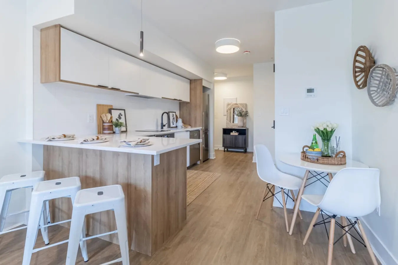 2 bedroom condo- Hot Tub, 1 min to beach - 301 13