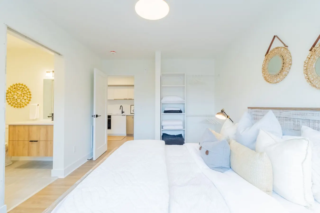 2 bedroom condo- Hot Tub, 1 min to beach - 301 15
