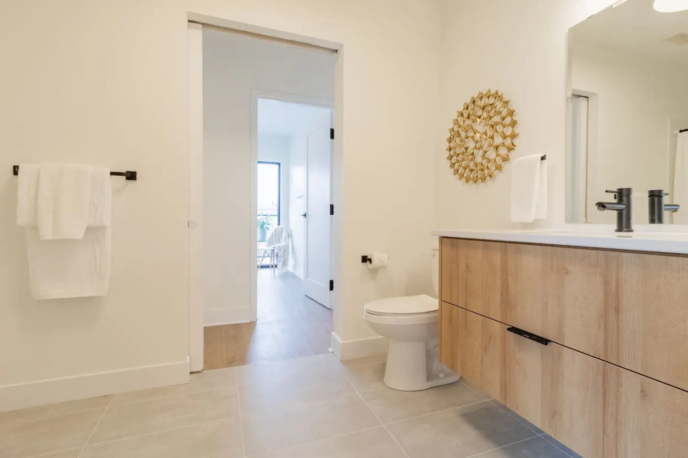 2 bedroom condo- Hot Tub, 1 min to beach - 301 19
