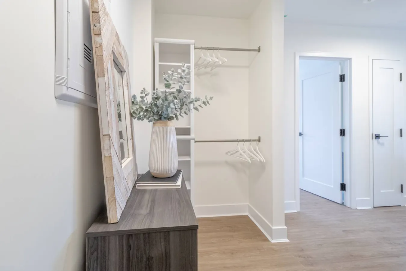 2 bedroom condo- Hot Tub, 1 min to beach - 301 8