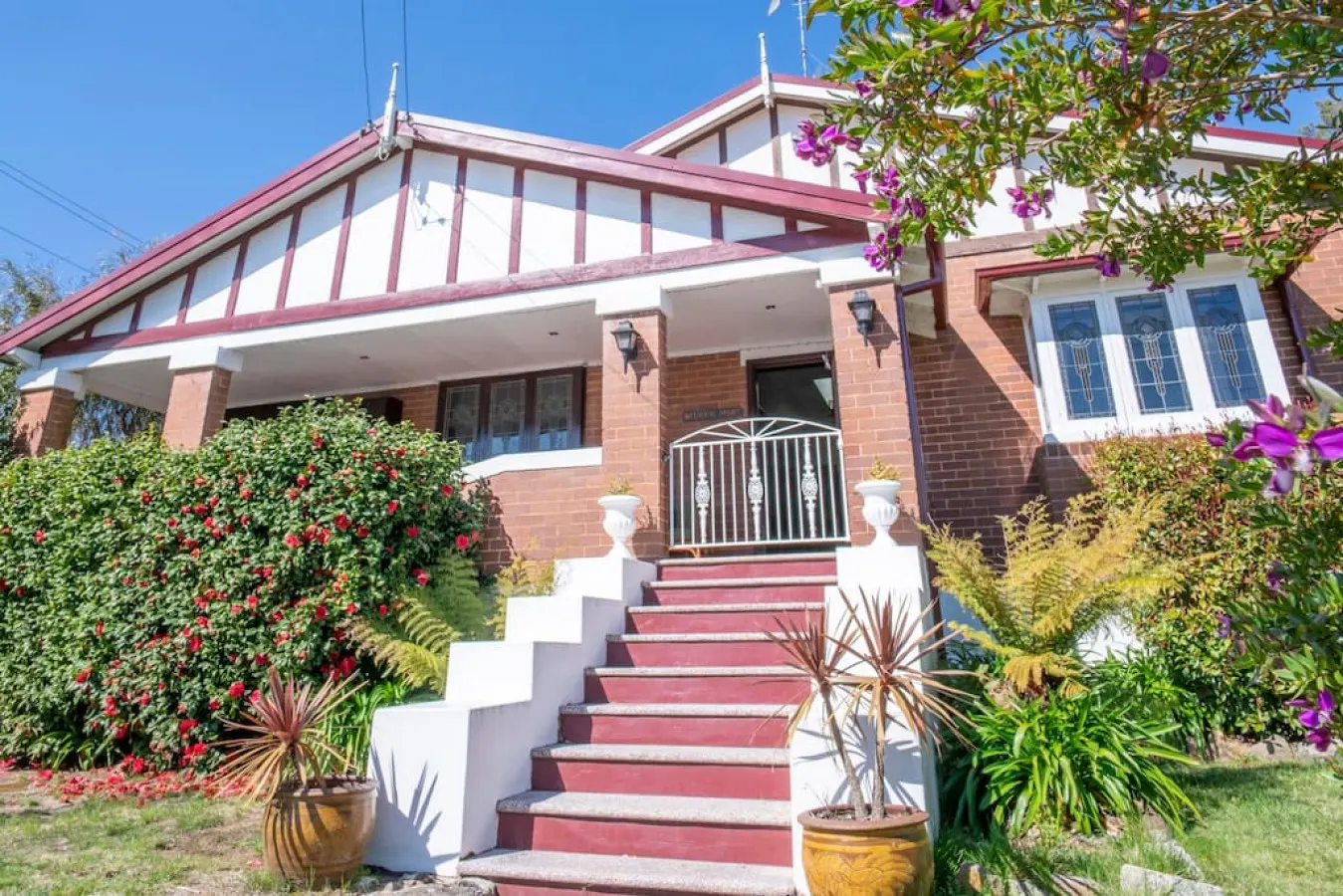 SilverMist - Art Deco, Central Heating, Fireplace, Pet friendly