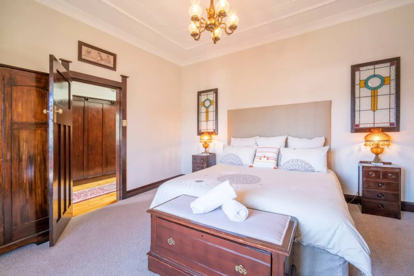 SilverMist - Art Deco, Central Heating, Fireplace, Pet friendly 2