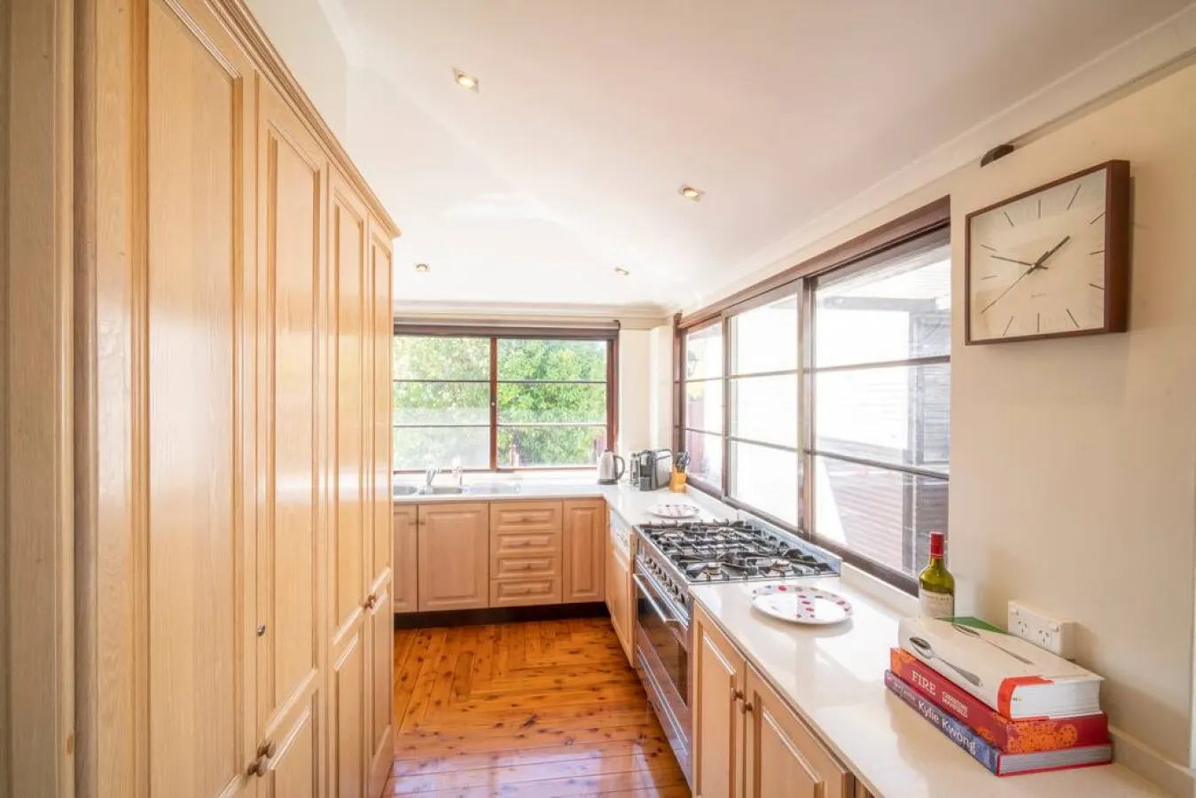 SilverMist - Art Deco, Central Heating, Fireplace, Pet friendly 15
