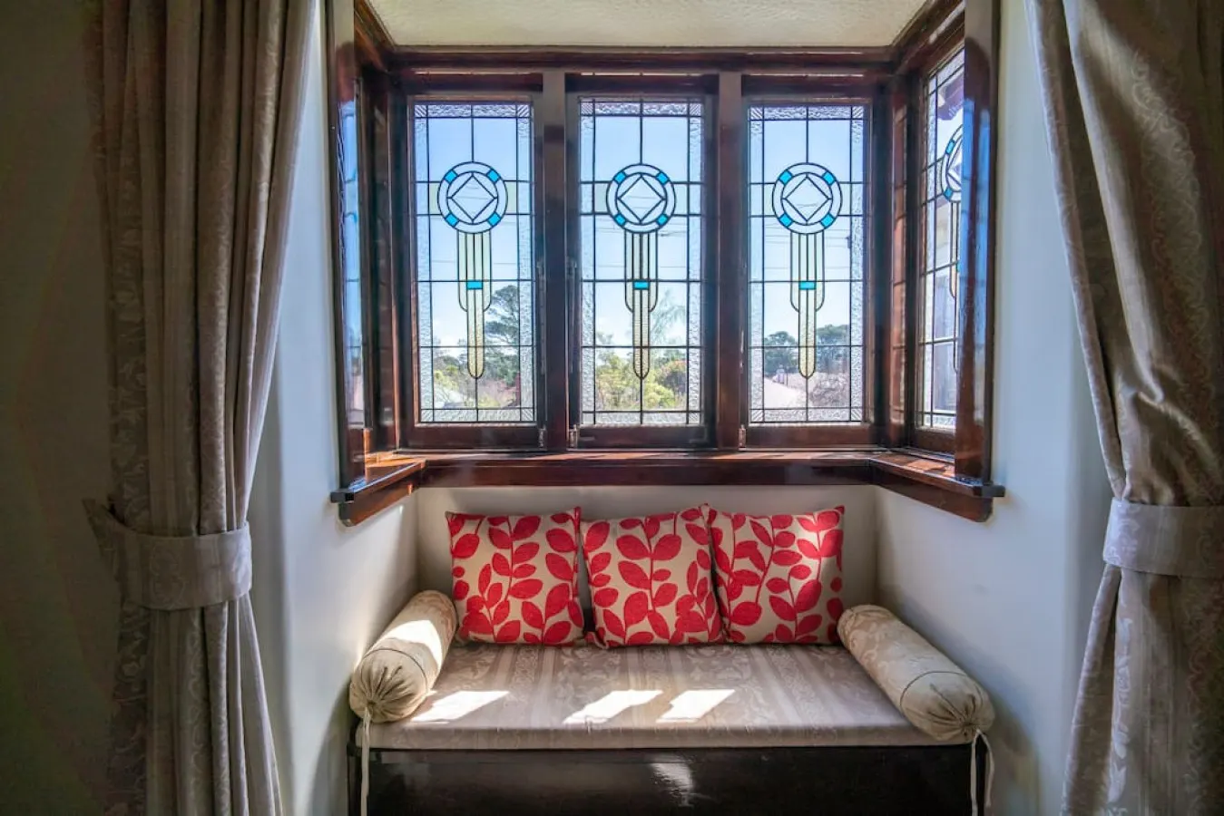 SilverMist - Art Deco, Central Heating, Fireplace, Pet friendly 3