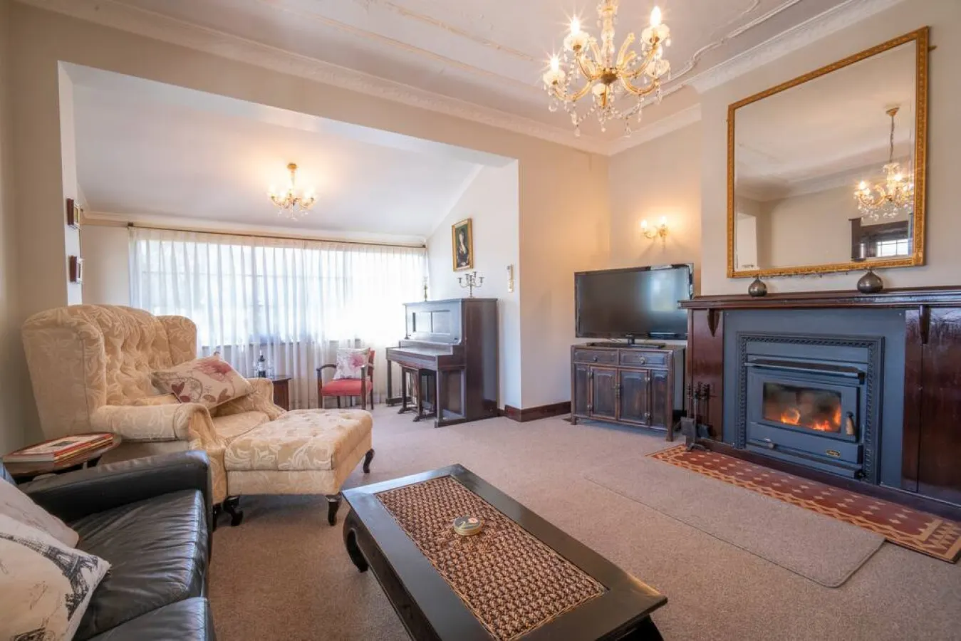 SilverMist - Art Deco, Central Heating, Fireplace, Pet friendly 4
