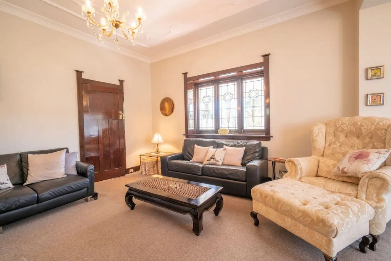 SilverMist - Art Deco, Central Heating, Fireplace, Pet friendly 6