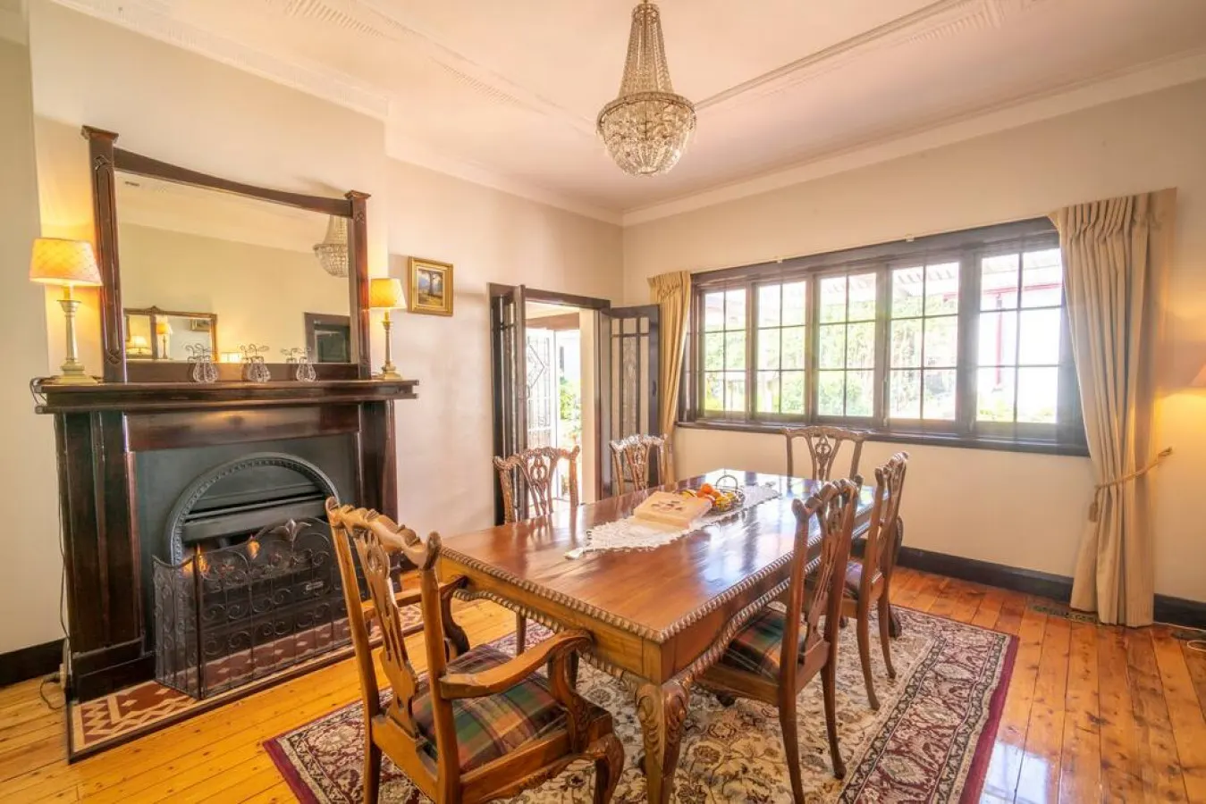 SilverMist - Art Deco, Central Heating, Fireplace, Pet friendly 7