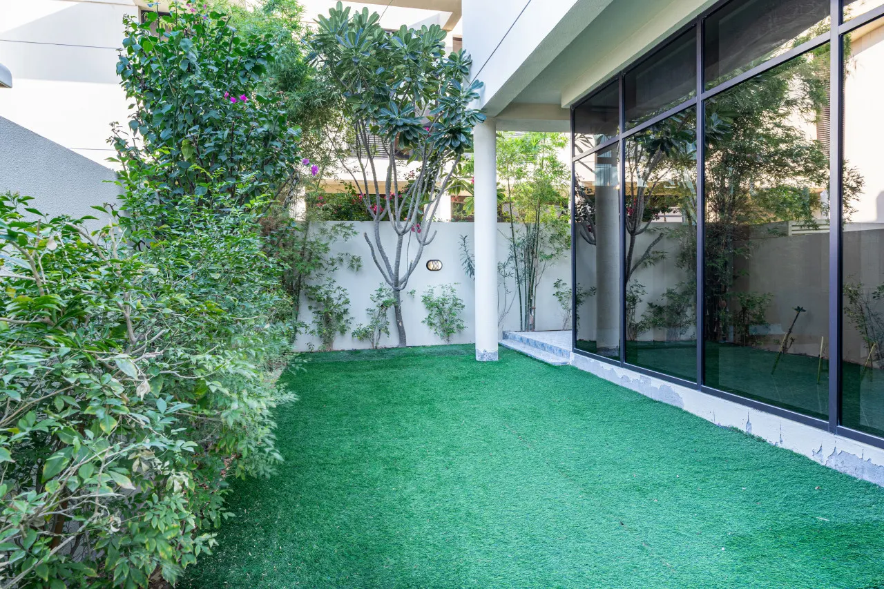 Gorgeous 3BR Semi-Detached Villa w/ Private Garden — photo 5