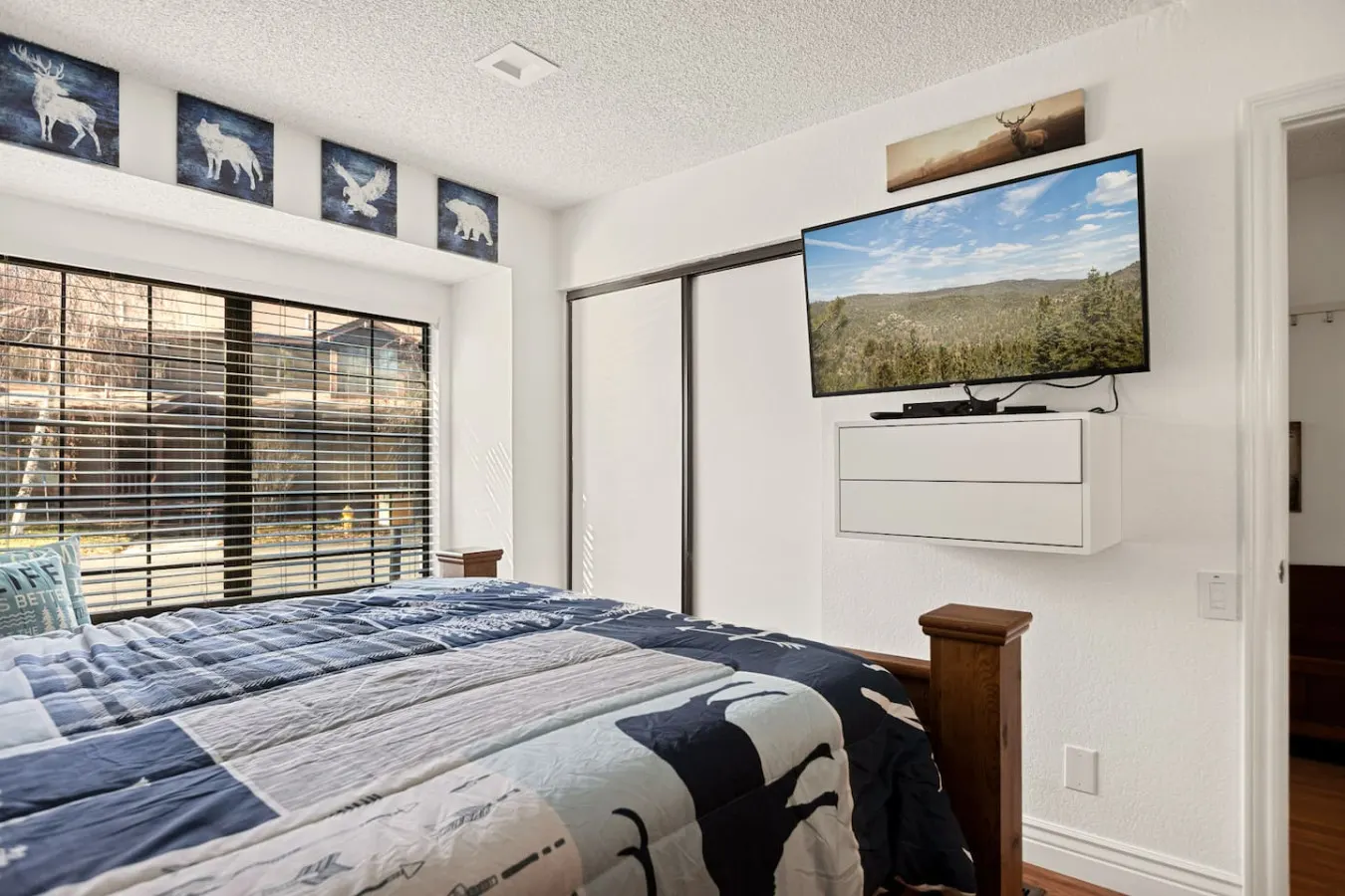 Cozy 3BR Knotty Pine, Near Lake & Trails w Deck 20