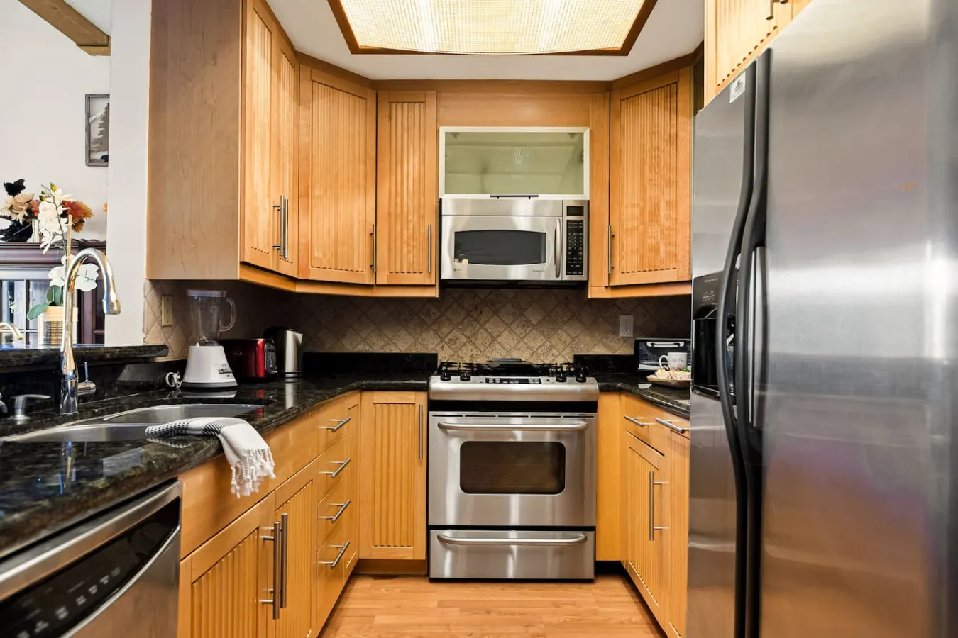 Cozy 3BR Knotty Pine, Near Lake & Trails w Deck — photo 4