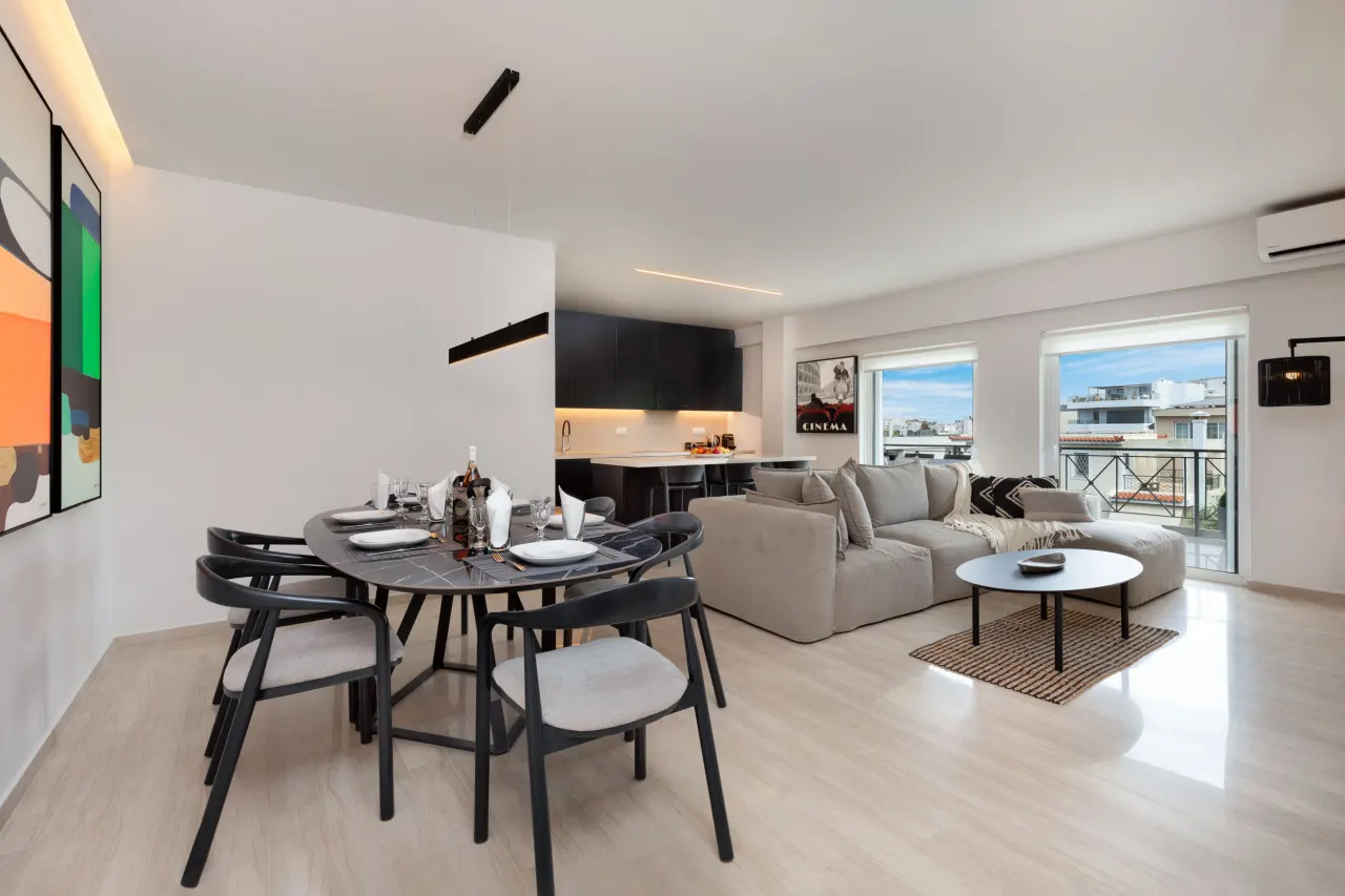 Elegant & Central 3BR in Glyfada