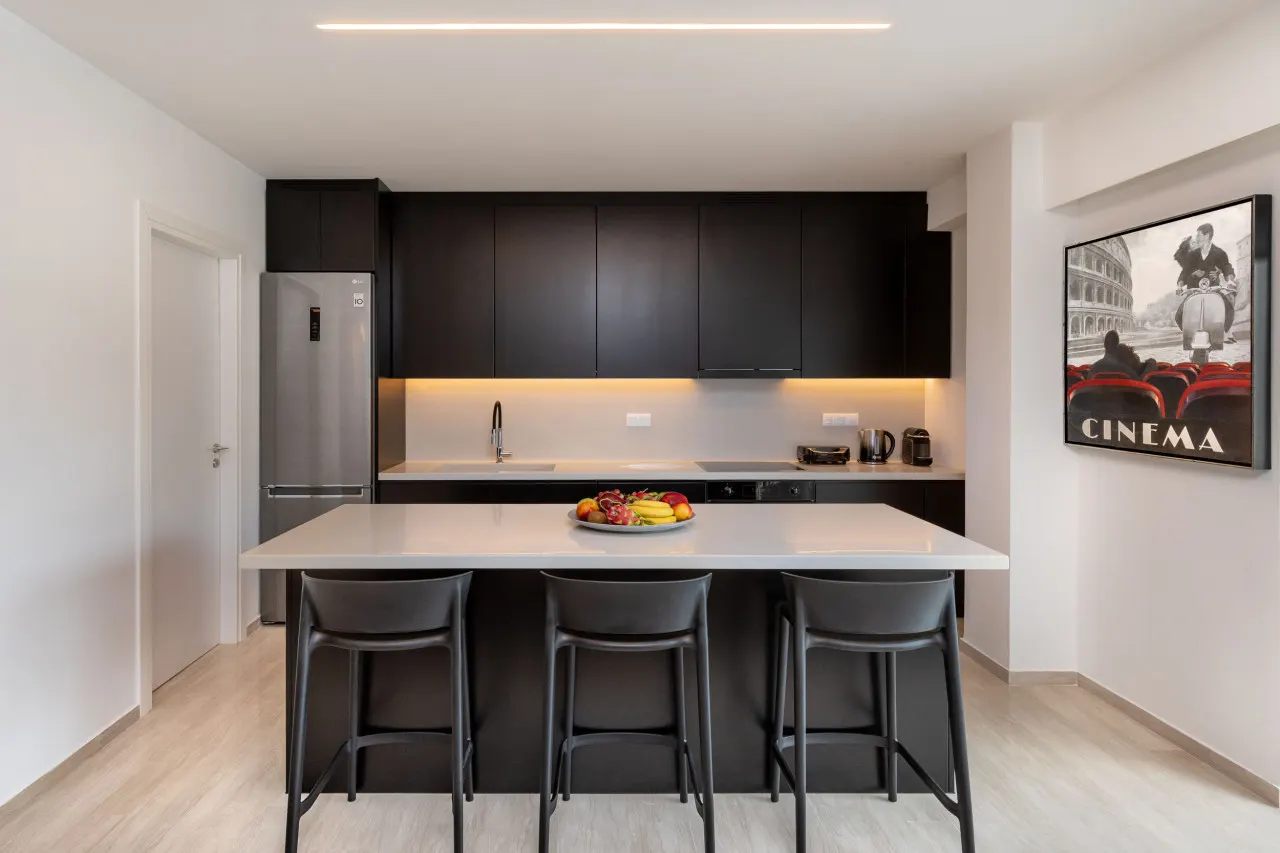 Elegant & Central 3BR in Glyfada 8