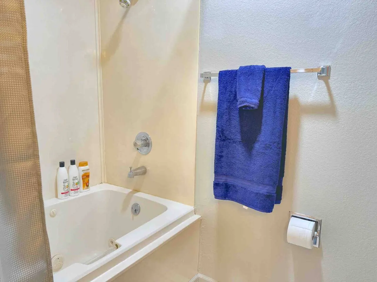 Heated Pool/Hot Tub, Golf, Fish, All New Furniture 11