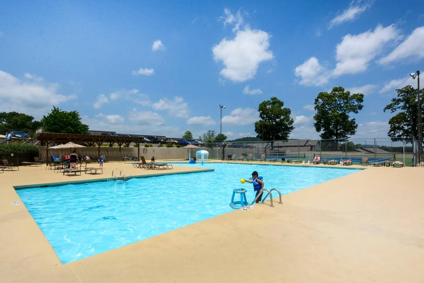 Heated Pool/Hot Tub, Golf, Fish, All New Furniture 18