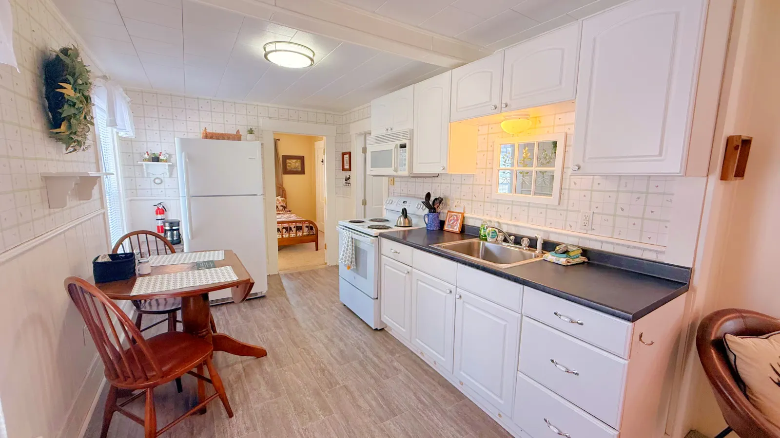 West Cove Upper Right Apartment — photo 5