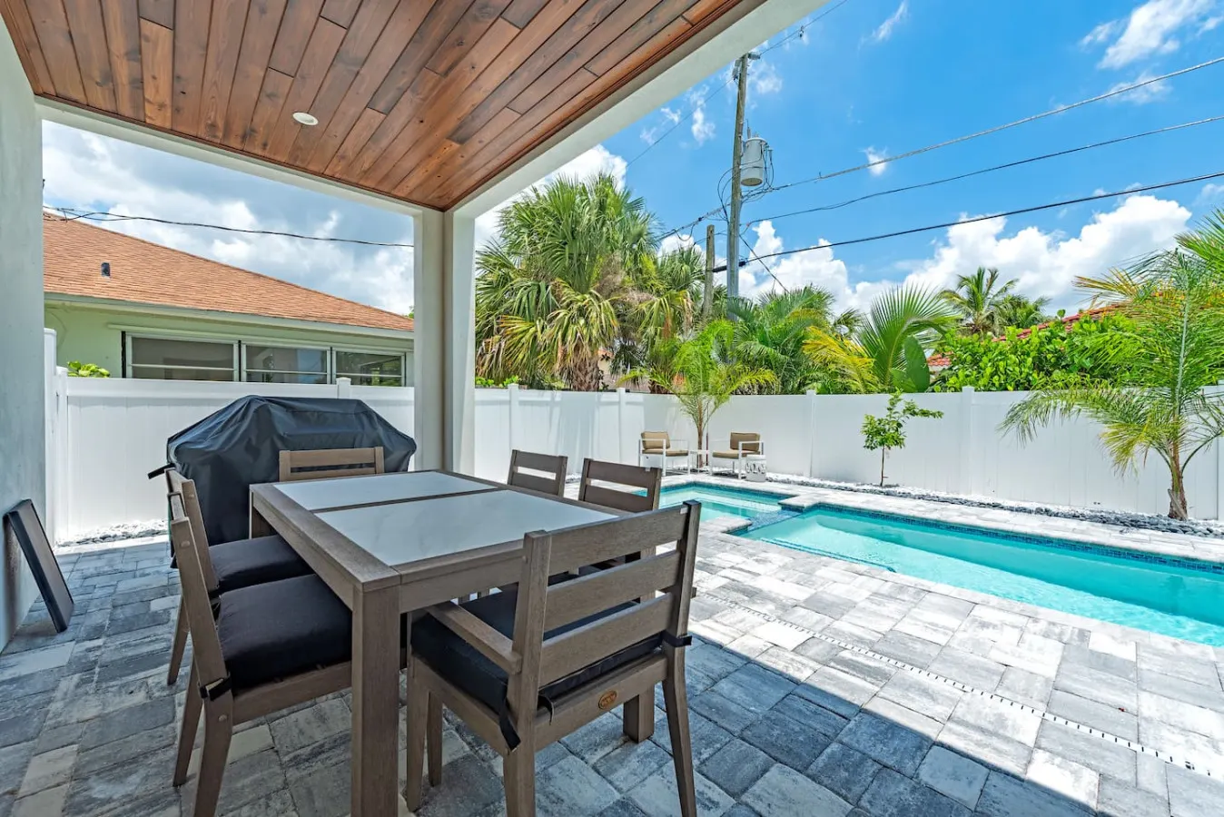 Luxury Pool & Oasis 4