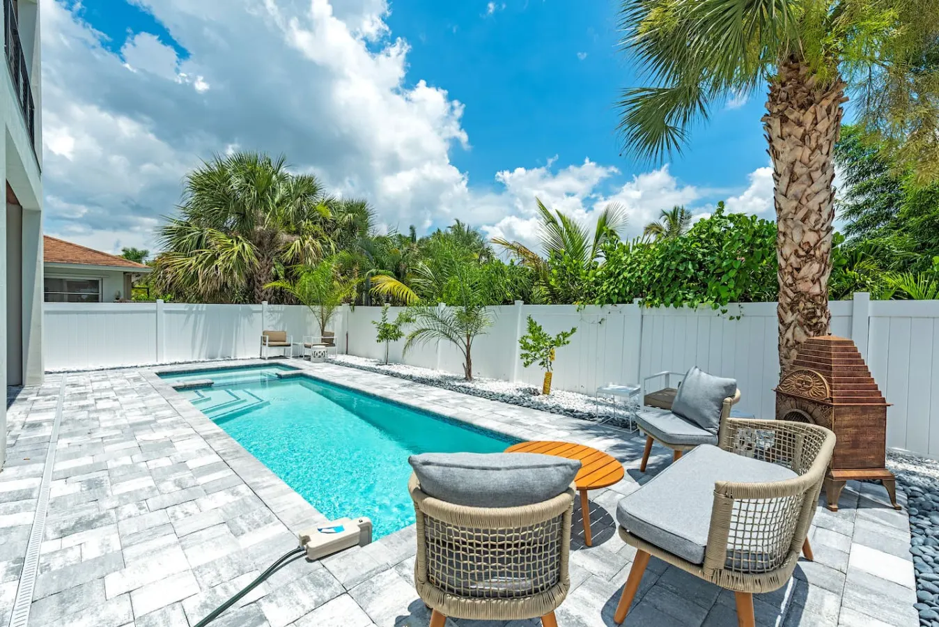 Luxury Pool & Oasis 6