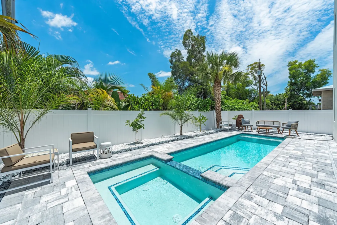 Luxury Pool & Oasis 7
