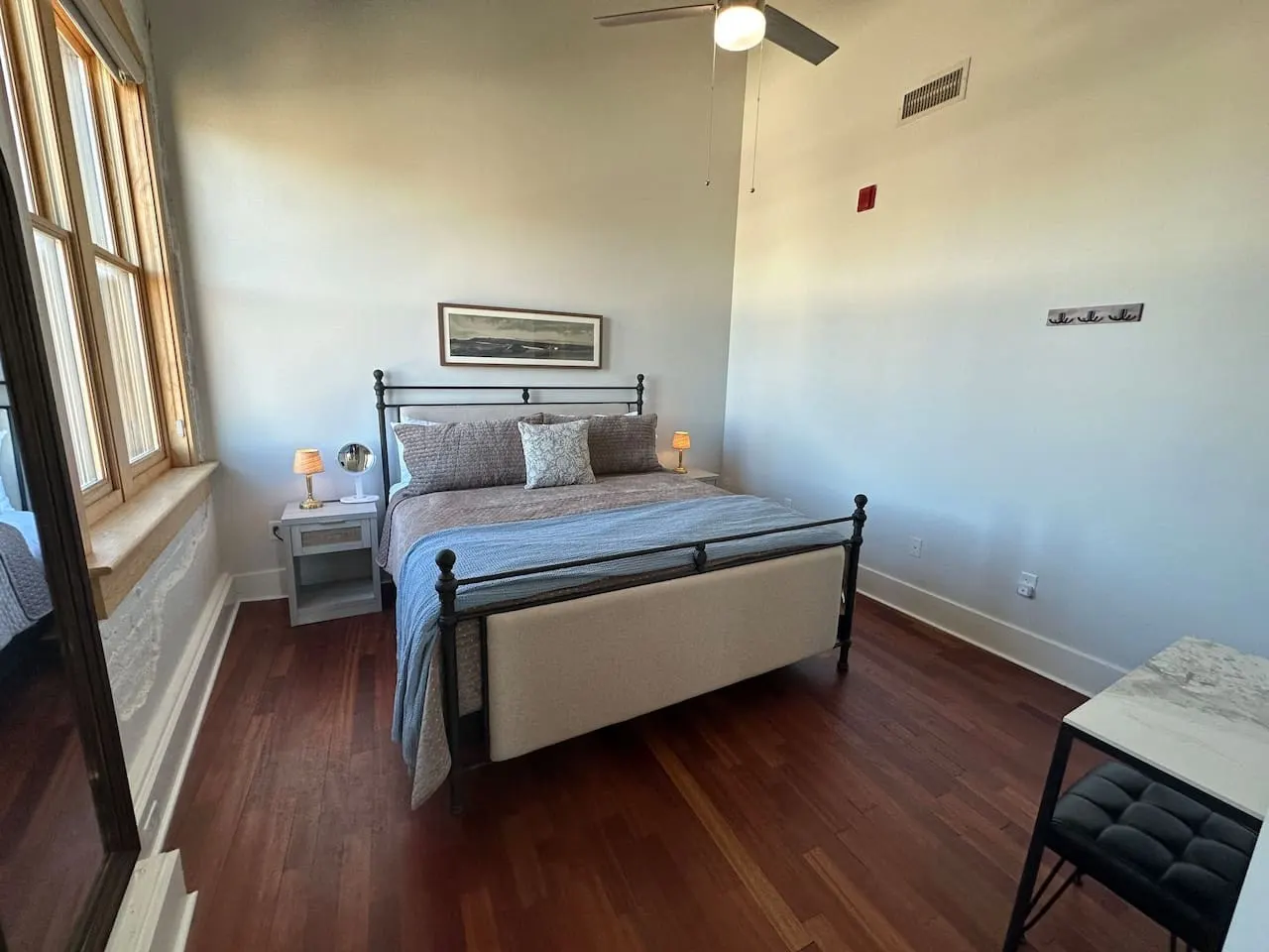 City Views & Comfort Heart of Downtown Knoxville 10