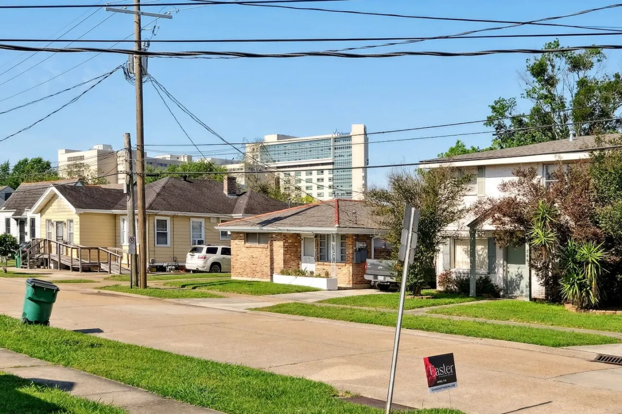 Safe NOLA-steps to Ochsner hospital! 7