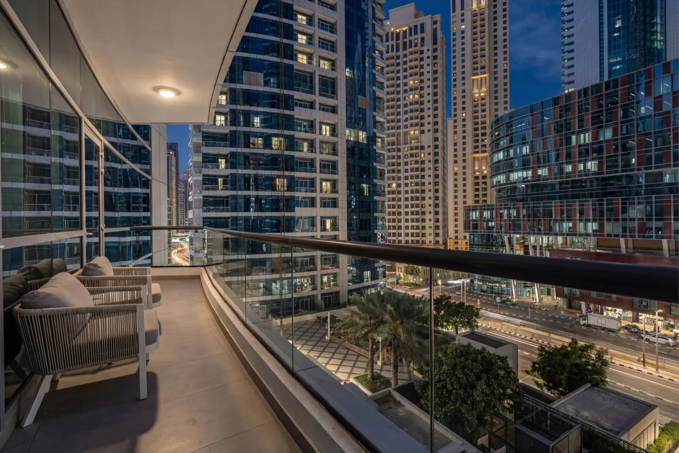 Spacious Central Marina Home — photo 2