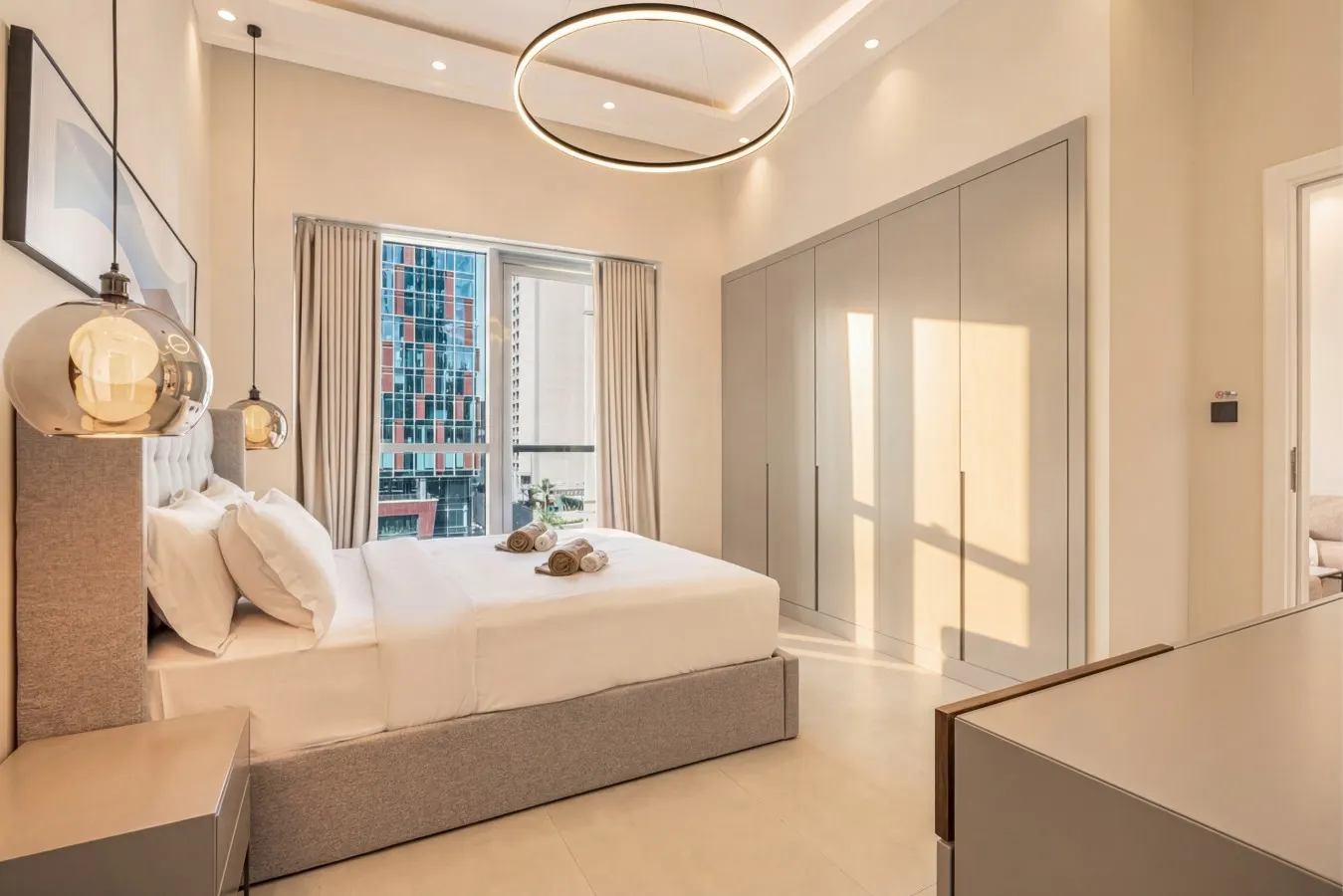 Spacious Central Marina Home 11